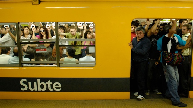 Continúan las demoras en la linea H y E del subte