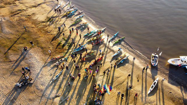 Kayakistas reclamaron por la ley de humedales